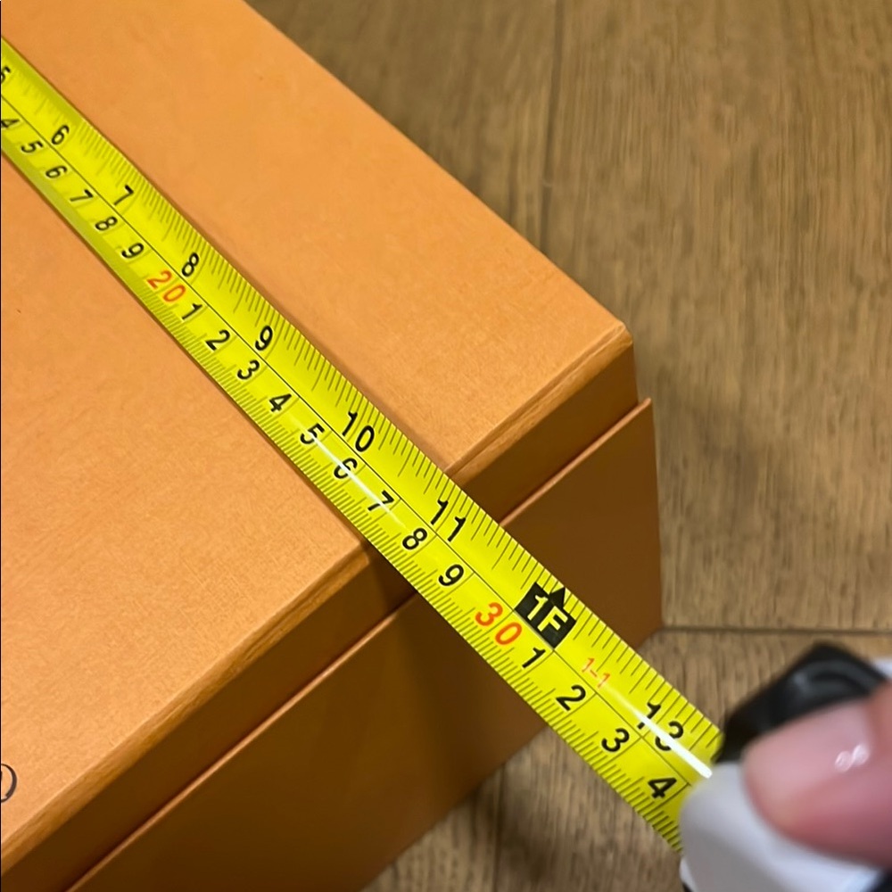 Louis Vuitton Orange Presentation Box with Black Logo - Picture 7 of 8